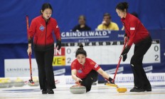极速电竞:中国女子冰壶队世锦赛夺铜直通冬奥会